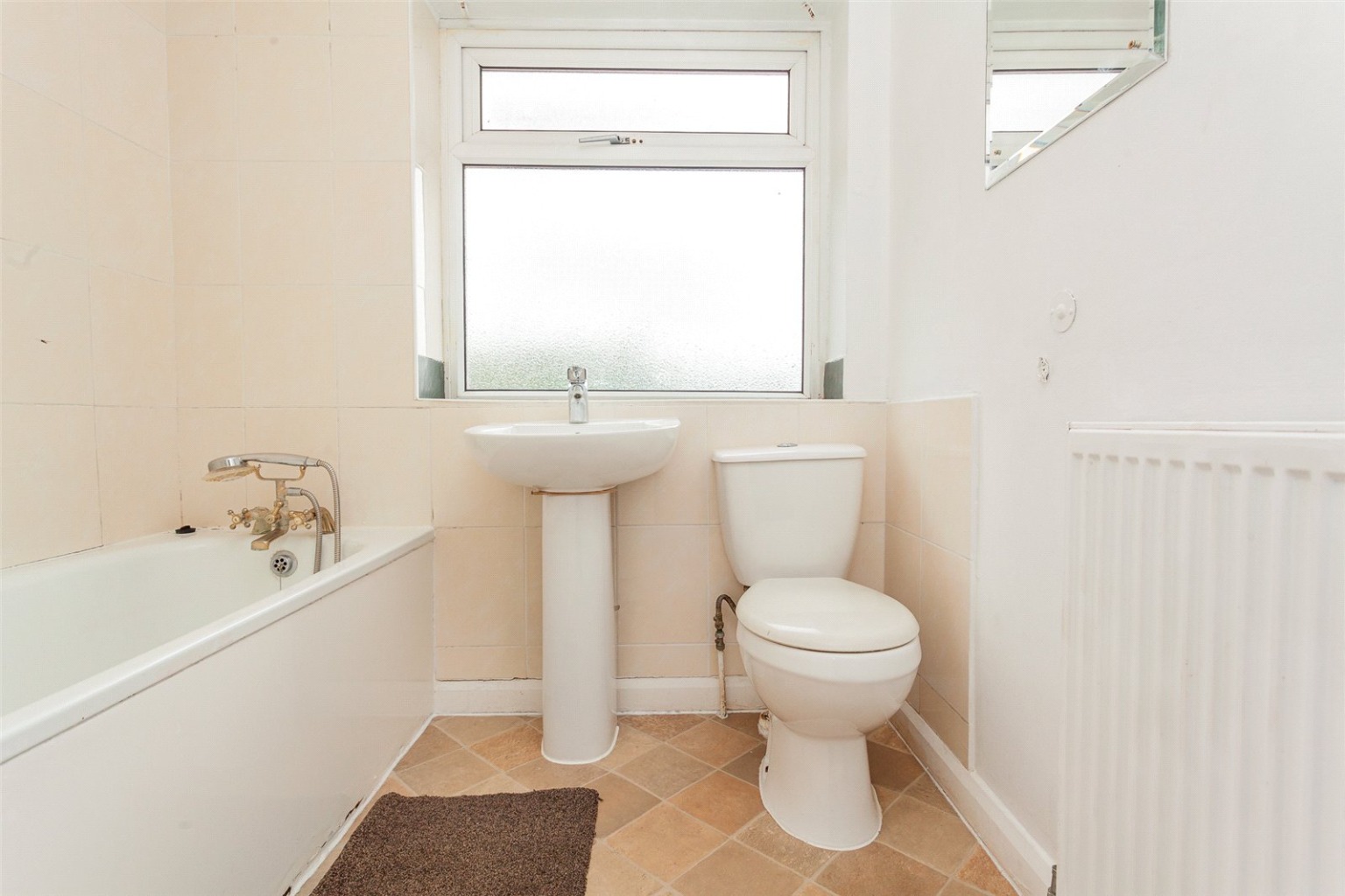 3 bed end of terrace house for sale in Crawley Green Road  - Property Image 8