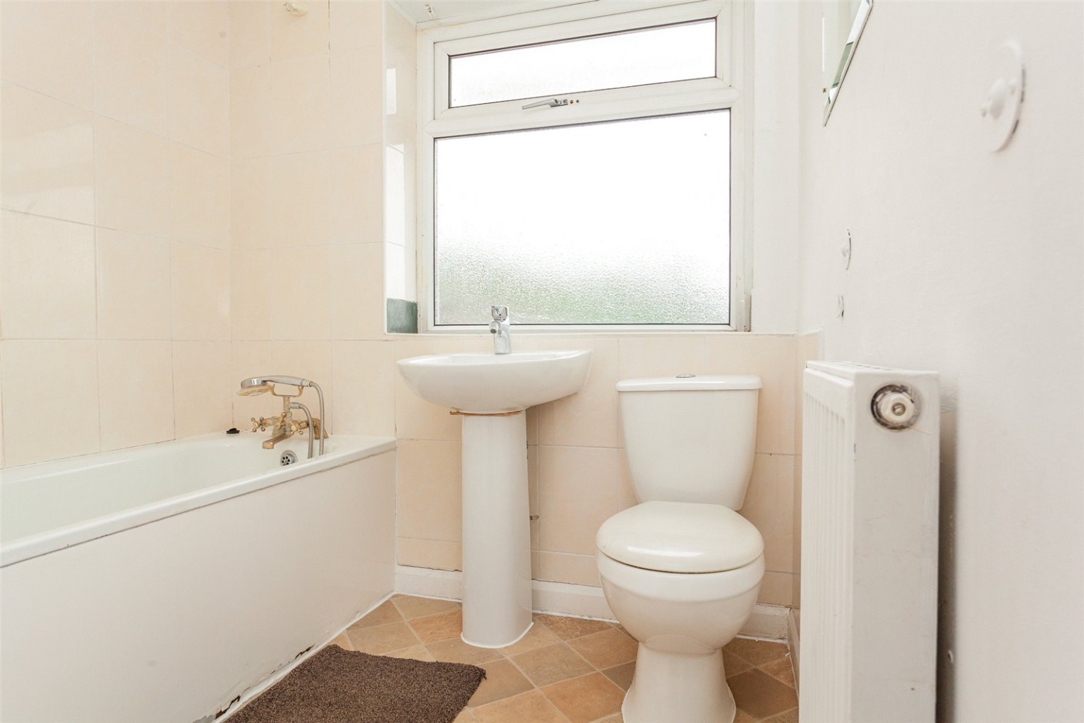 3 bed end of terrace house for sale in Crawley Green Road 13