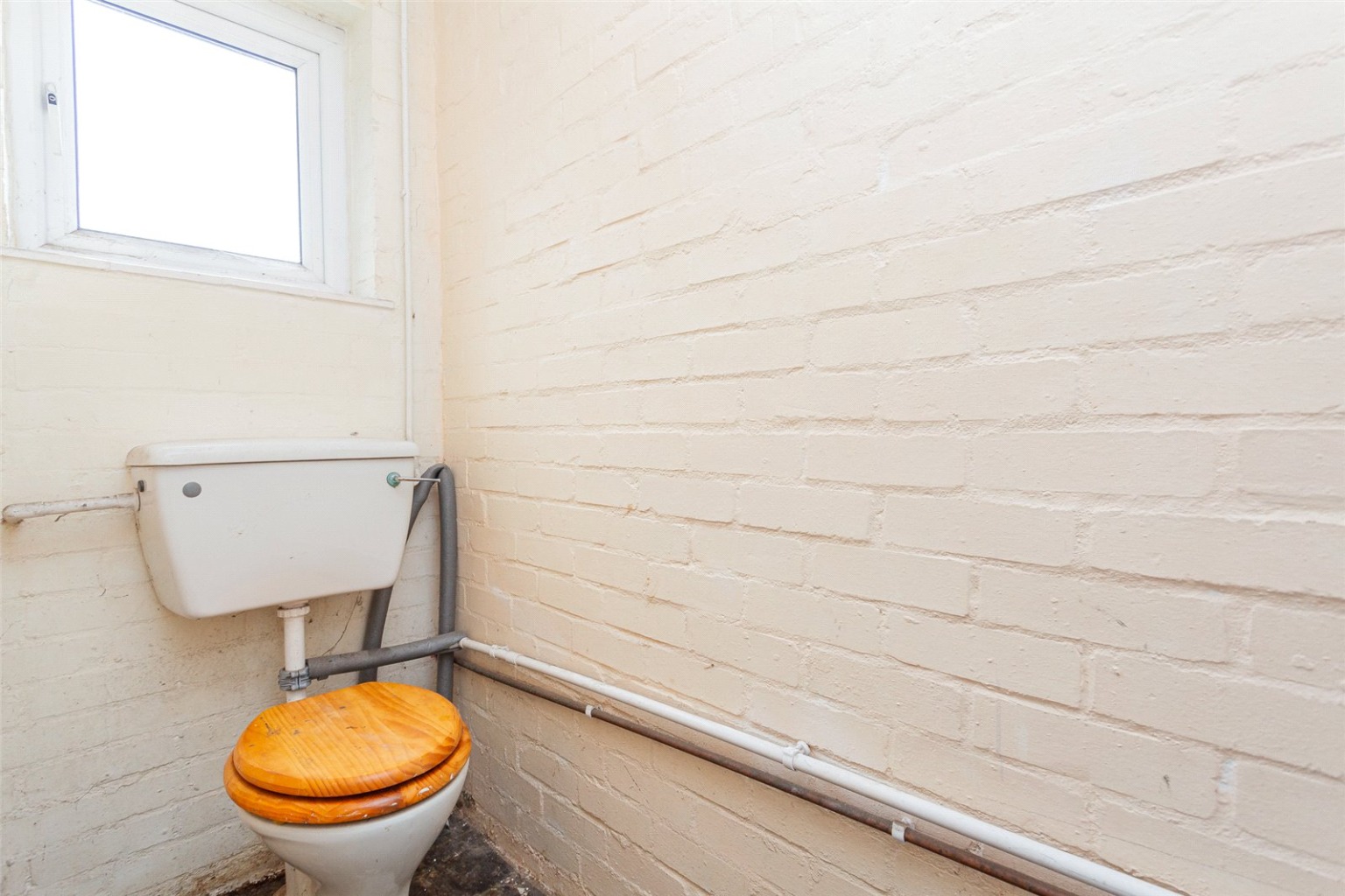 3 bed end of terrace house for sale in Crawley Green Road 16