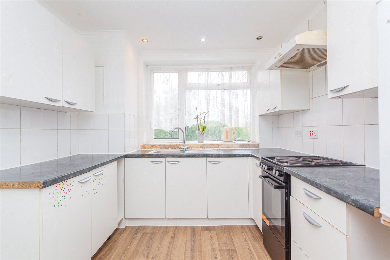 3 bed end of terrace house for sale in Crawley Green Road  - Property Image 5