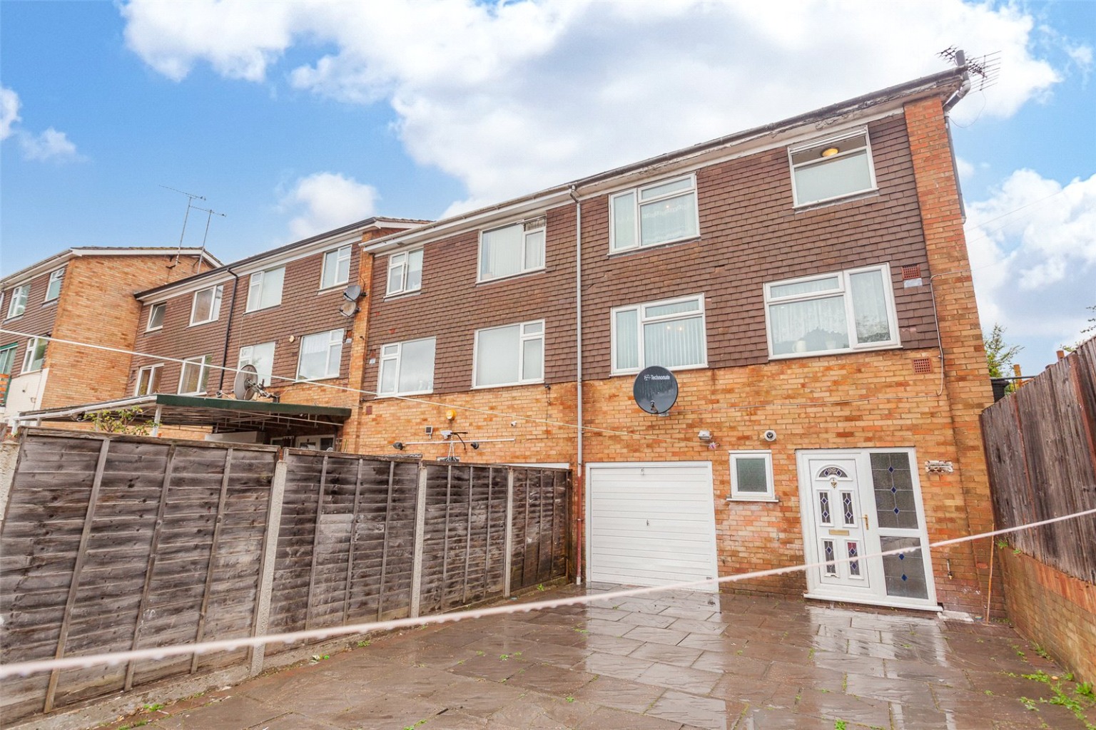 3 bed end of terrace house for sale in Crawley Green Road 18