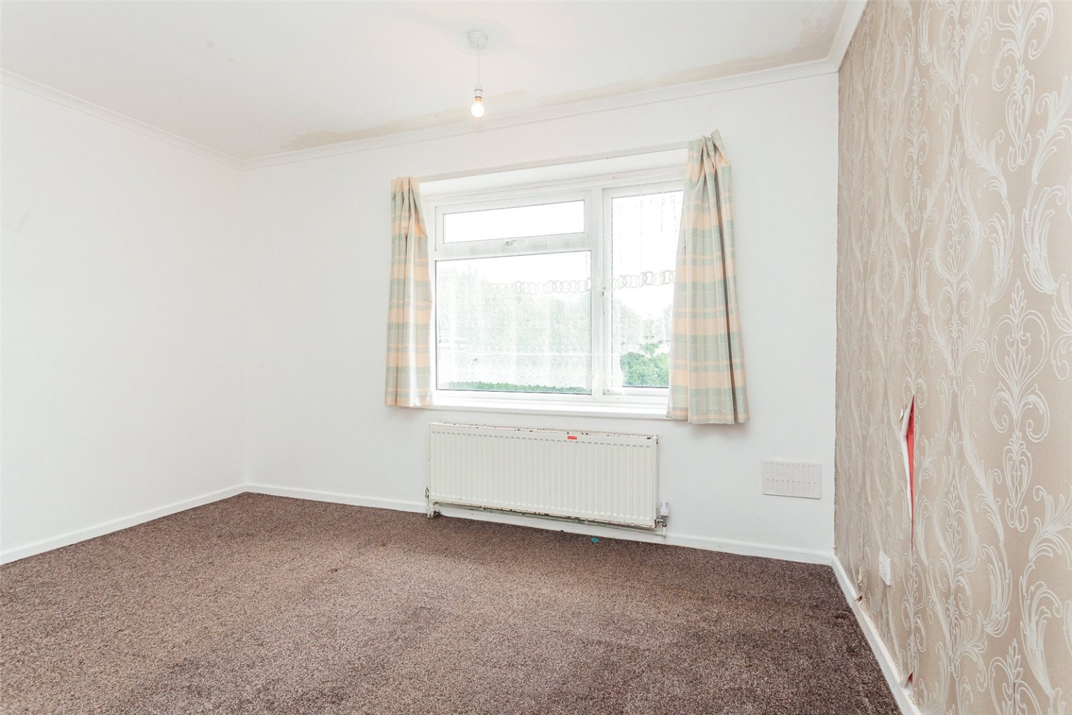3 bed end of terrace house for sale in Crawley Green Road  - Property Image 10