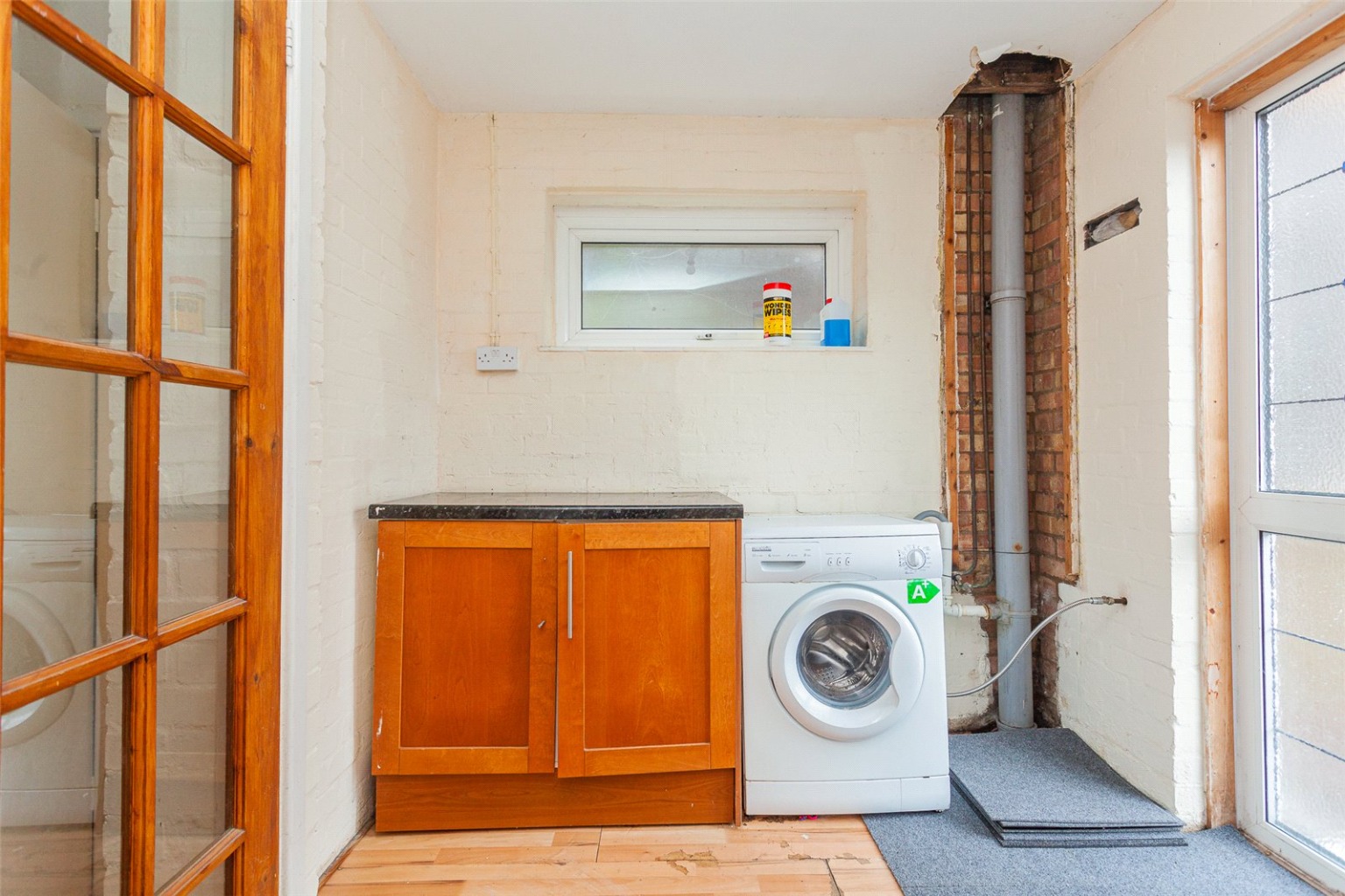 3 bed end of terrace house for sale in Crawley Green Road  - Property Image 16