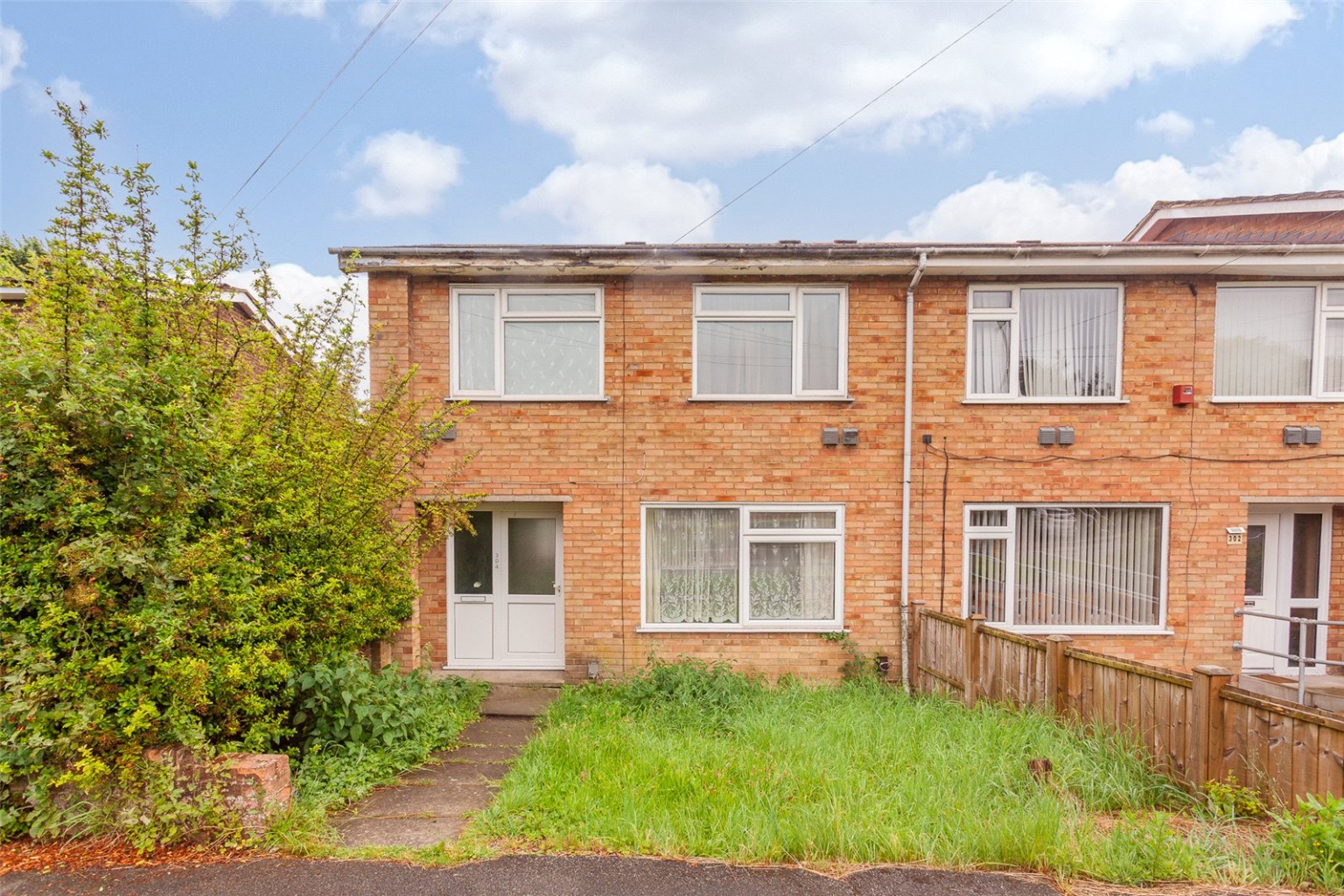 3 bed end of terrace house for sale in Crawley Green Road, LU2 
