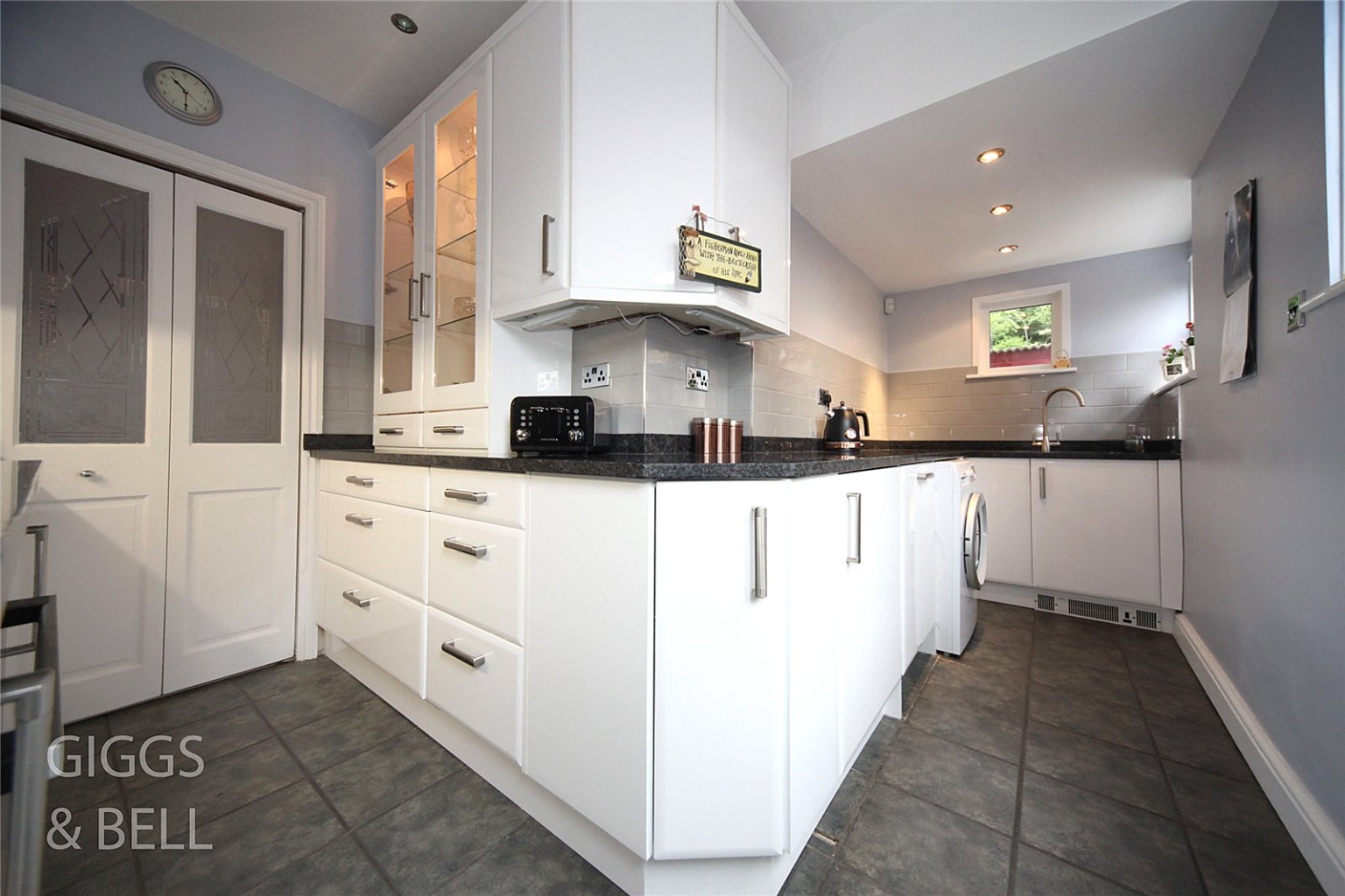 3 bed detached house for sale in Wardown Crescent  - Property Image 7