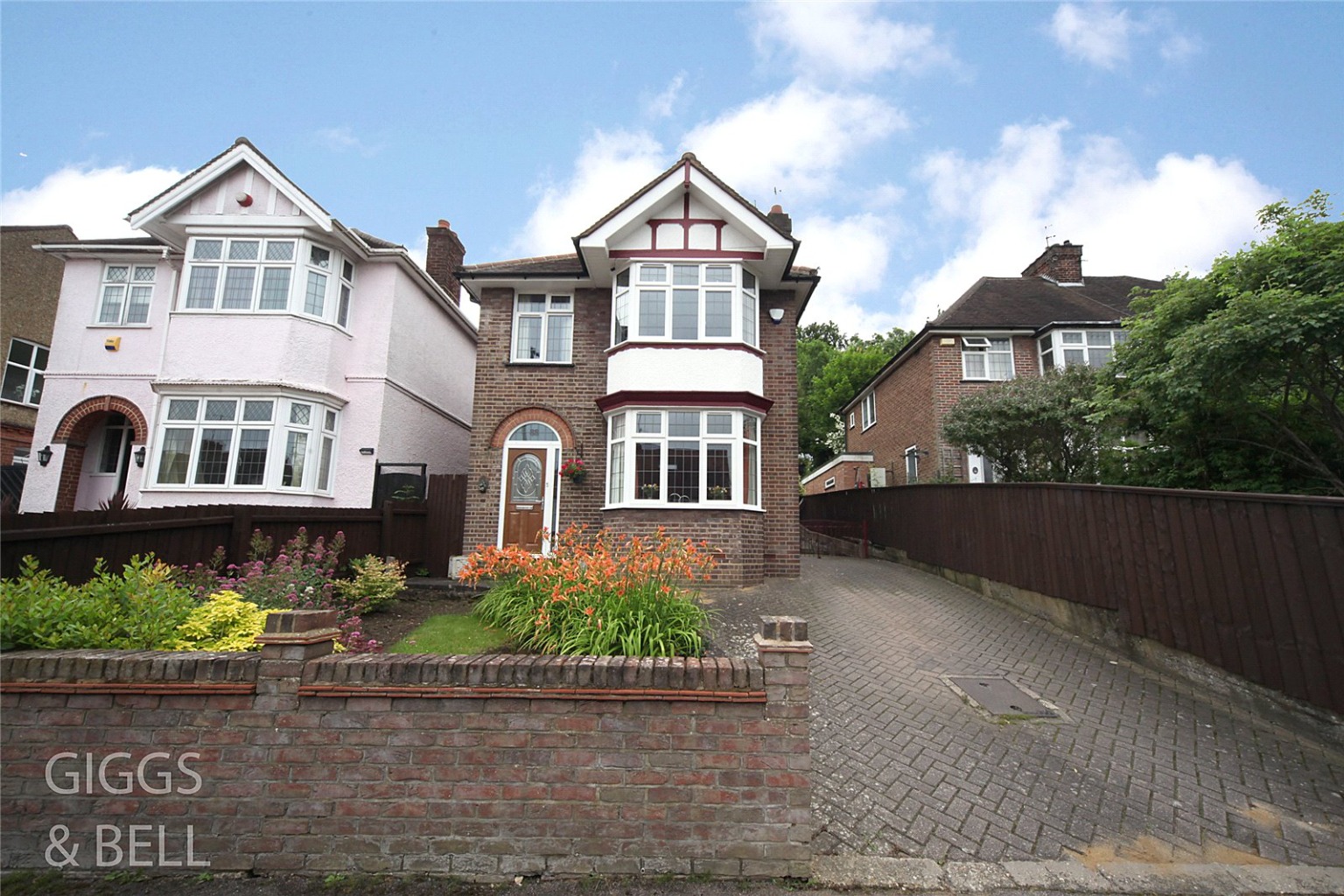 3 bed detached house for sale in Wardown Crescent, LU2 