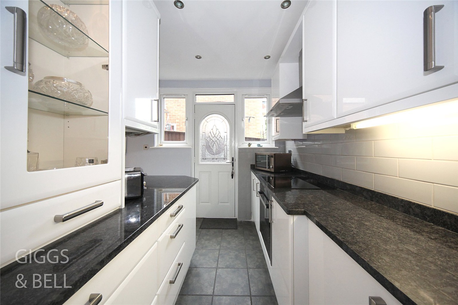 3 bed detached house for sale in Wardown Crescent 7