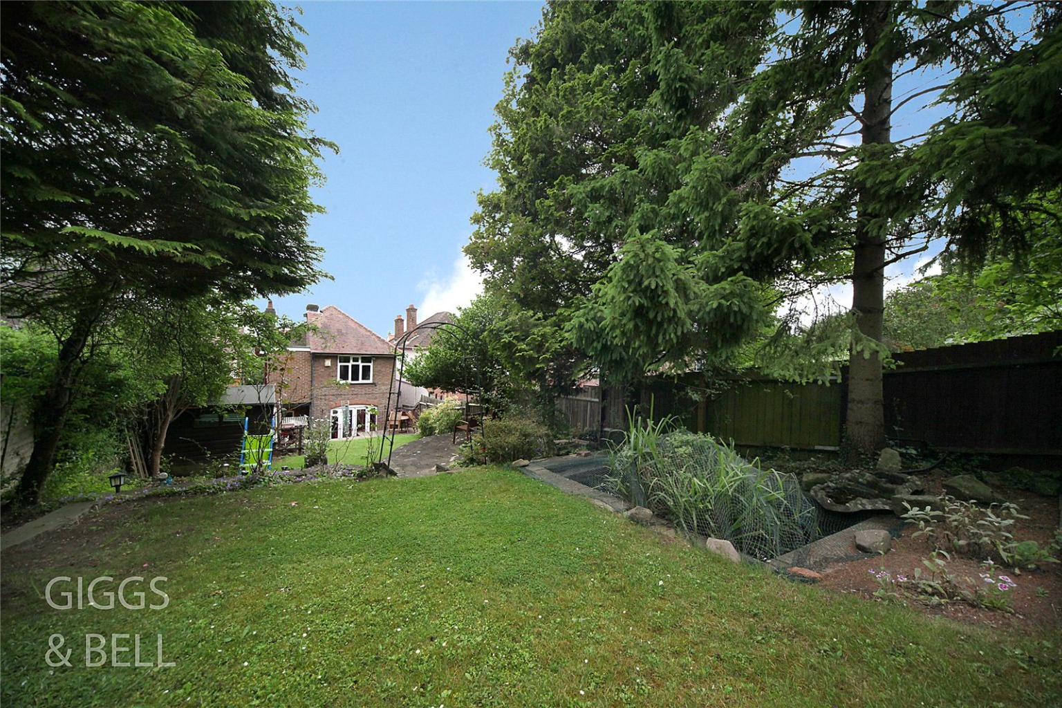 3 bed detached house for sale in Wardown Crescent 21