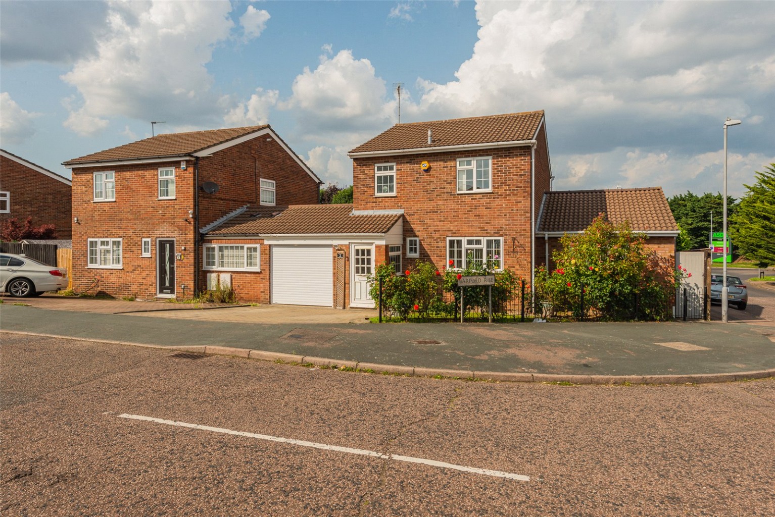 3 bed detached house for sale in Barford Rise, LU2 