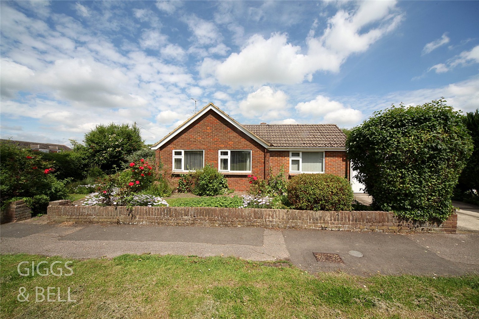 3 bed detached bungalow for sale in Lime Close, Bedford - Property Image 1