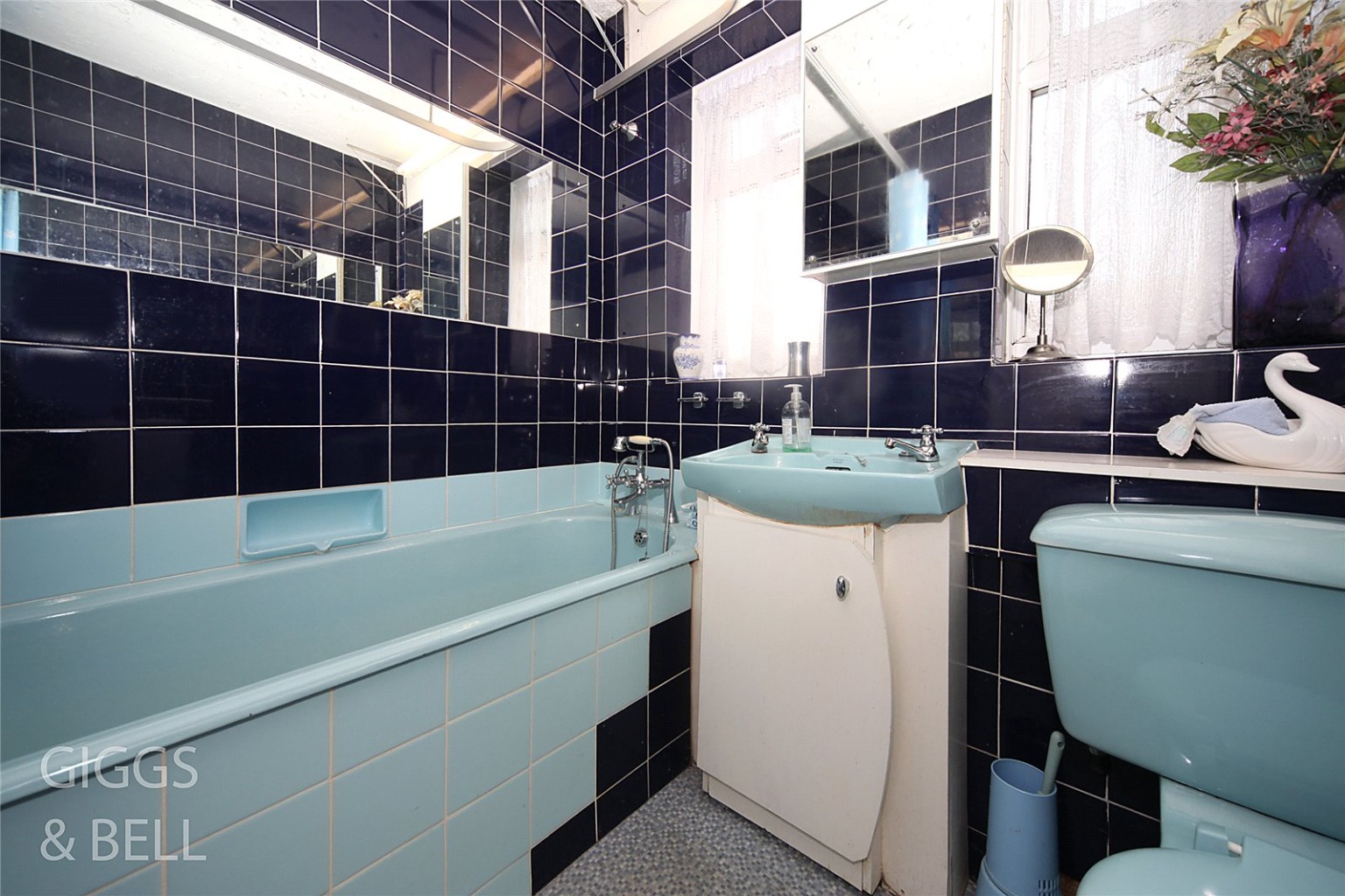 3 bed detached bungalow for sale in Lime Close, Bedford 8