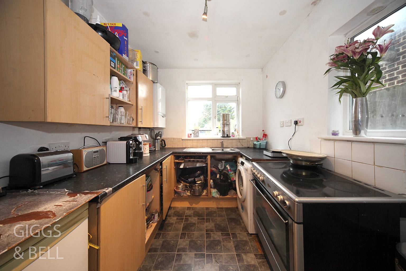 5 bed semi-detached house for sale in Shakespeare Road, Luton 8