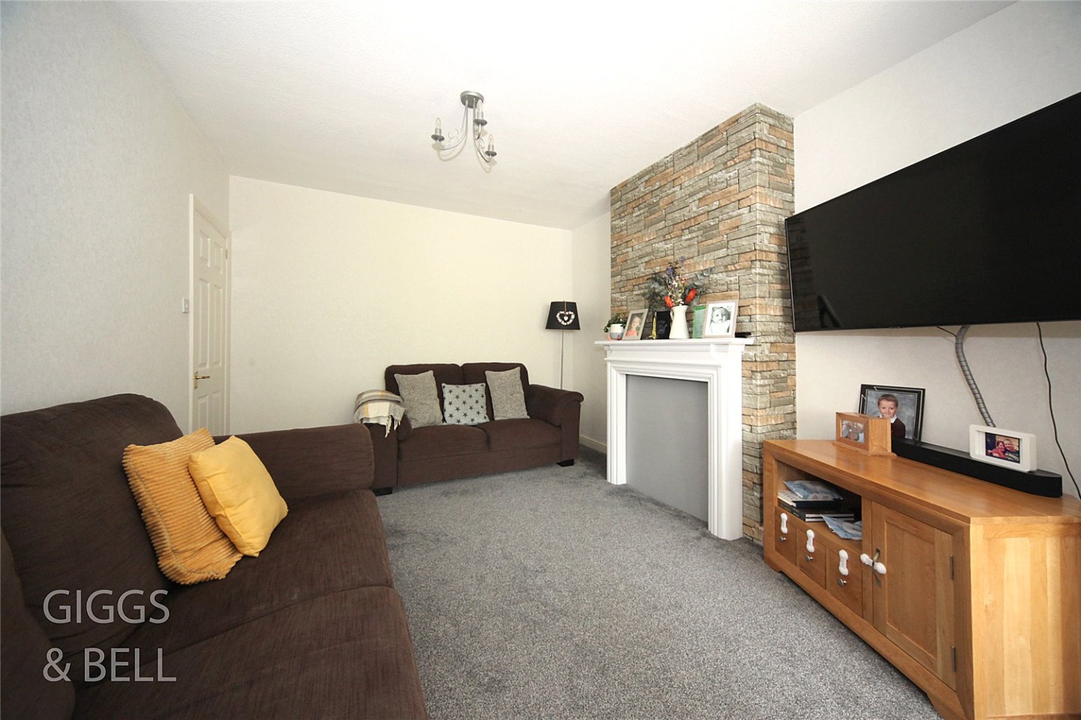 3 bed semi-detached house for sale in Ashcroft Road, Luton 5