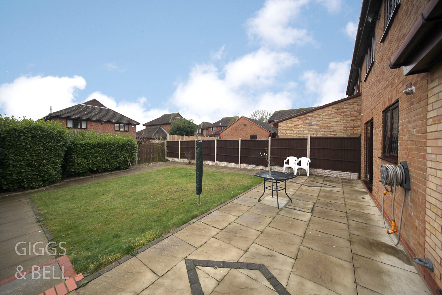 4 bed semi-detached house for sale in Launton Close, Luton  - Property Image 19