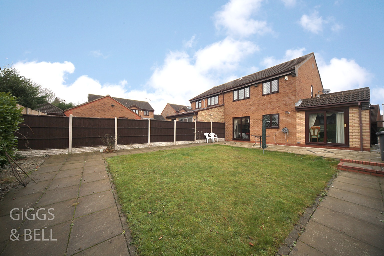 4 bed semi-detached house for sale in Launton Close, Luton 19