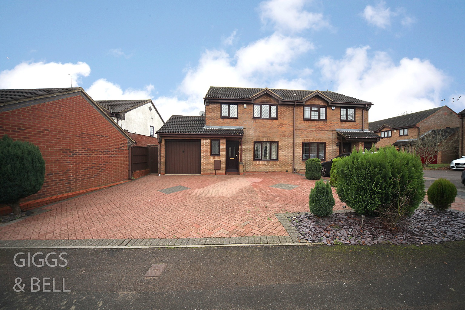 4 bed semi-detached house for sale in Launton Close, Luton 1