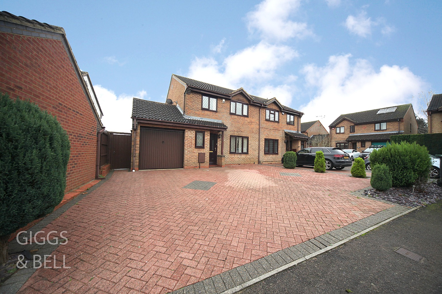 4 bed semi-detached house for sale in Launton Close, Luton, LU3 