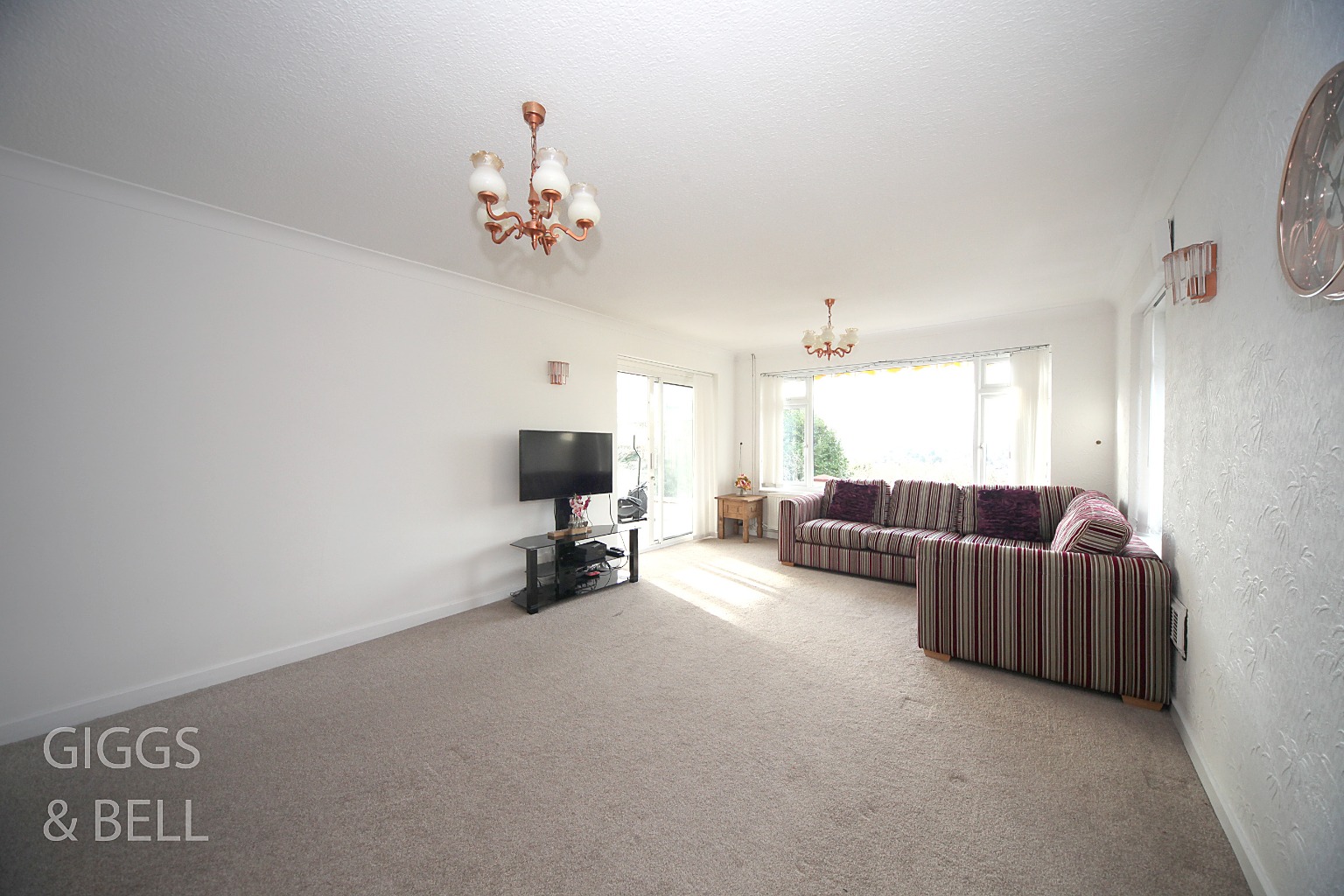 3 bed detached house for sale in Wendover Way, Luton  - Property Image 6