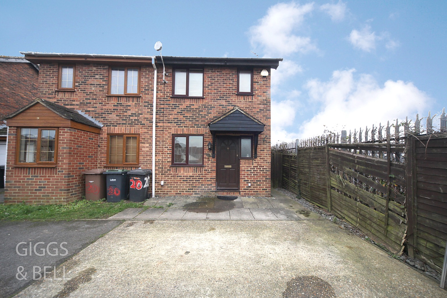 2 bed semi-detached house for sale in Rudyard Close, Luton, LU4 