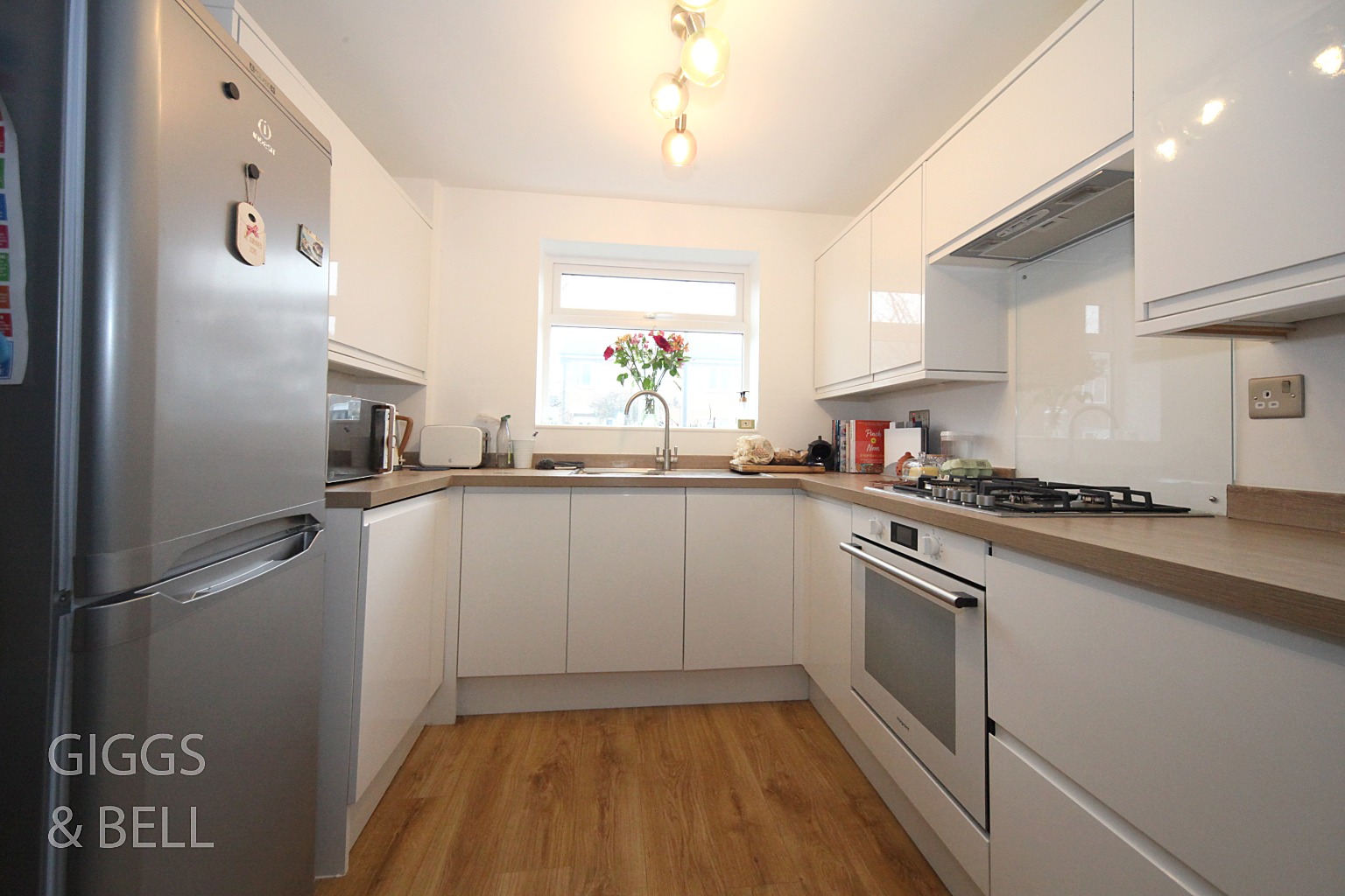2 bed semi-detached house for sale in Linbridge Way, Luton 5