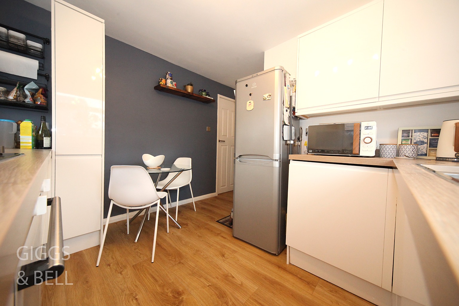 2 bed semi-detached house for sale in Linbridge Way, Luton 3