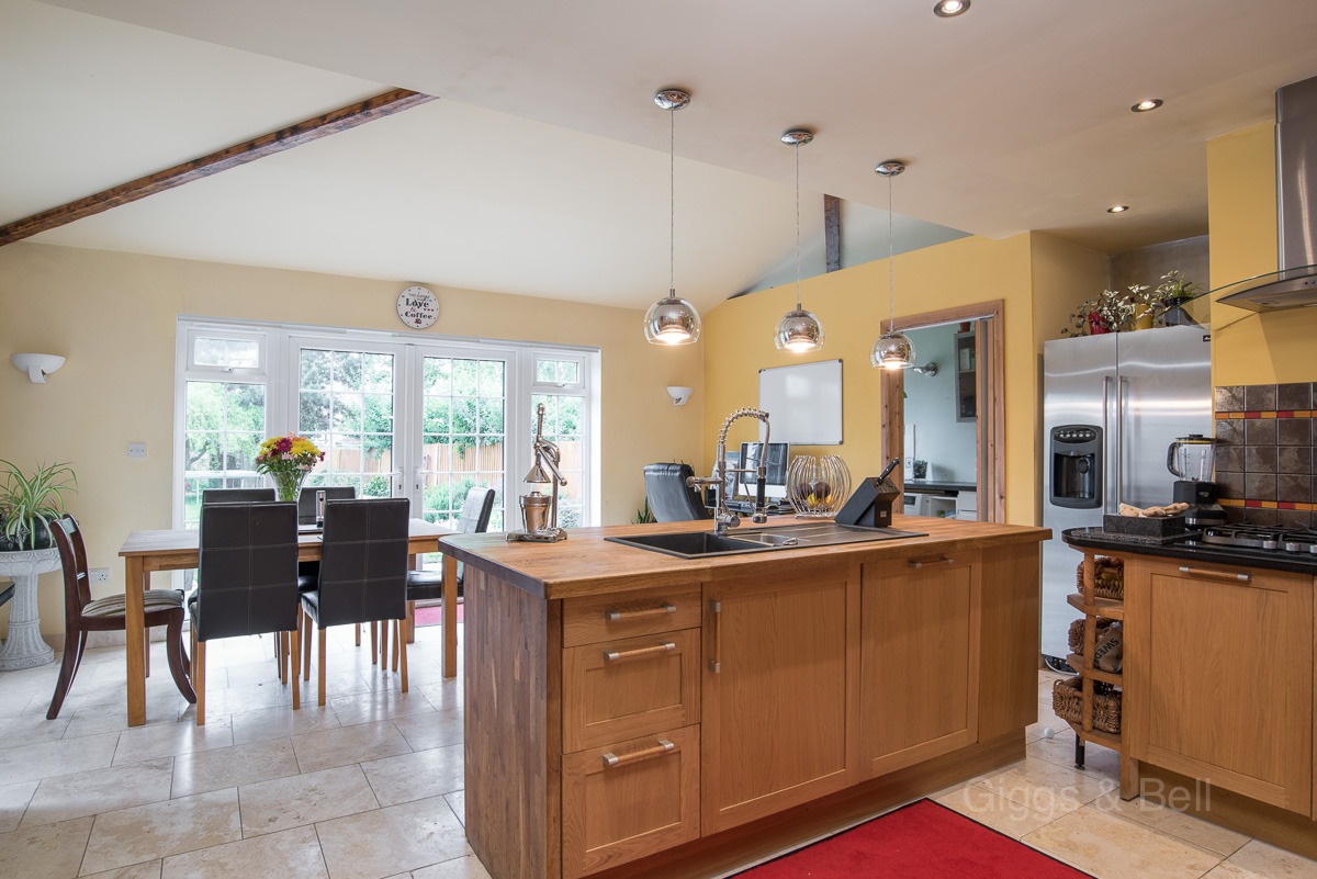 4 bed semi-detached house for sale in Compton Avenue, Bedfordshire 6