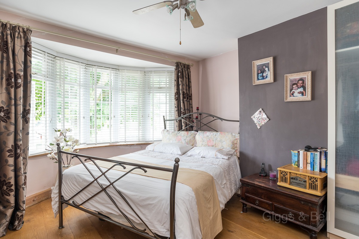 4 bed semi-detached house for sale in Compton Avenue, Bedfordshire  - Property Image 12