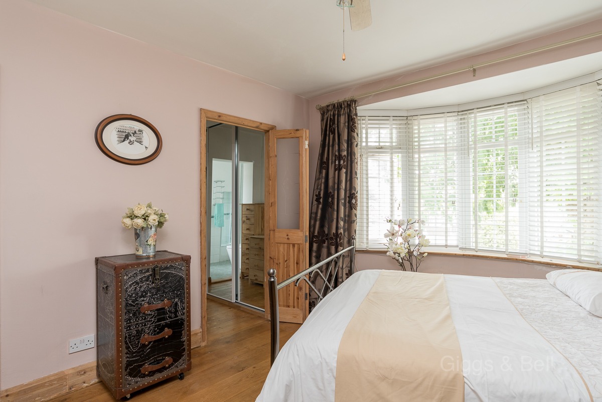 4 bed semi-detached house for sale in Compton Avenue, Bedfordshire  - Property Image 15