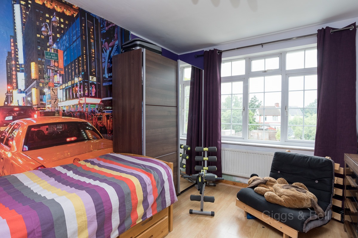 4 bed semi-detached house for sale in Compton Avenue, Bedfordshire  - Property Image 14