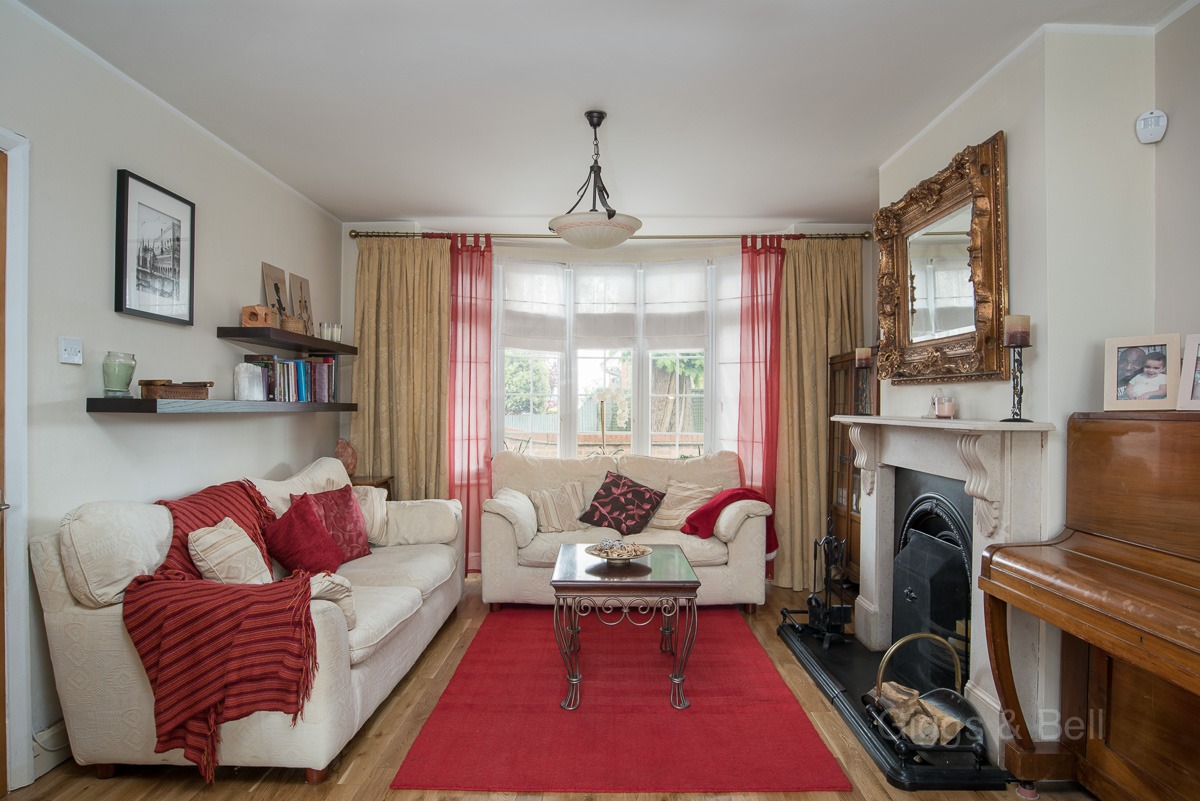 4 bed semi-detached house for sale in Compton Avenue, Bedfordshire 2