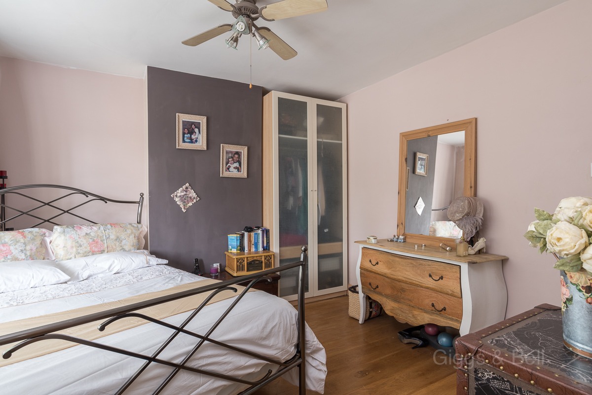 4 bed semi-detached house for sale in Compton Avenue, Bedfordshire  - Property Image 16