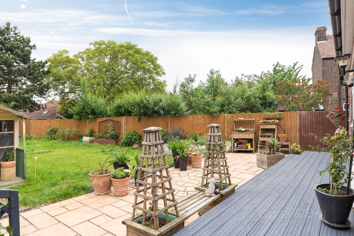 4 bed semi-detached house for sale in Compton Avenue, Bedfordshire 23