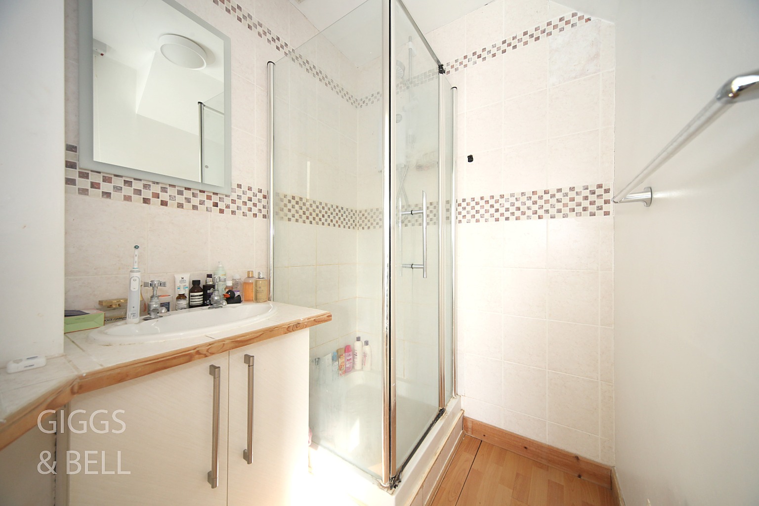 4 bed semi-detached house for sale in Bushmead Road  - Property Image 24