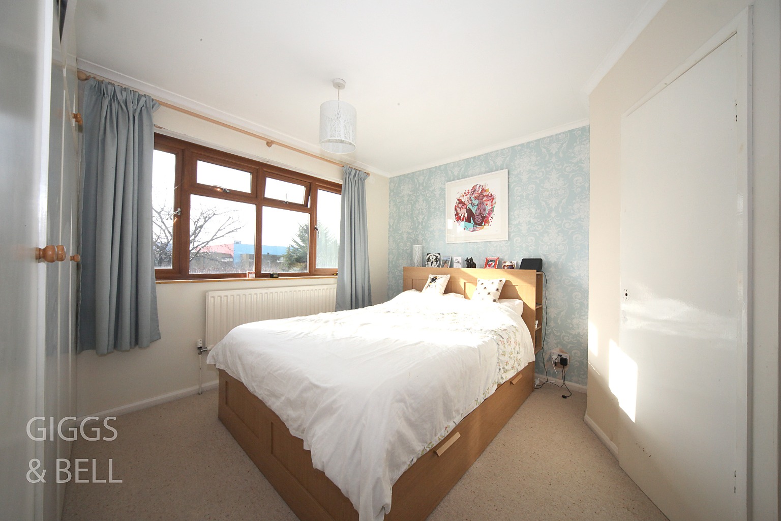 4 bed semi-detached house for sale in Bushmead Road  - Property Image 12