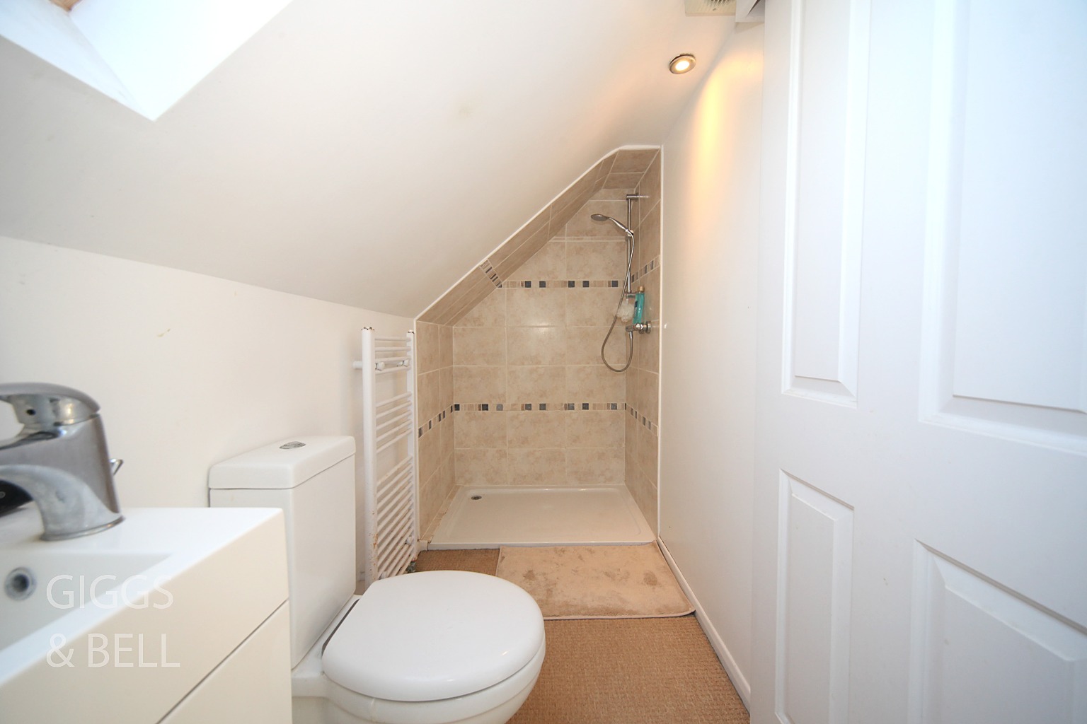 4 bed semi-detached house for sale in Bushmead Road 19