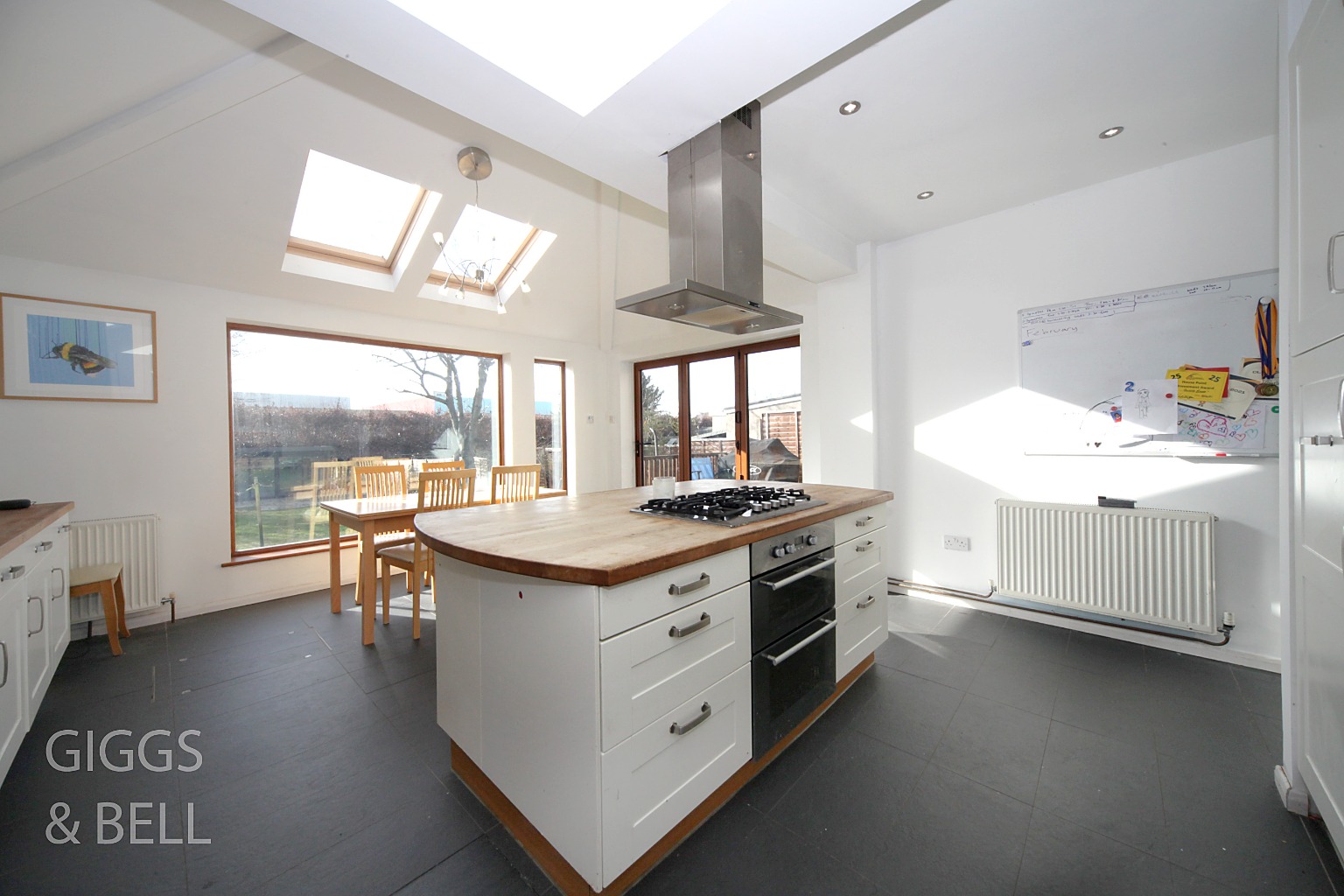 4 bed semi-detached house for sale in Bushmead Road 7