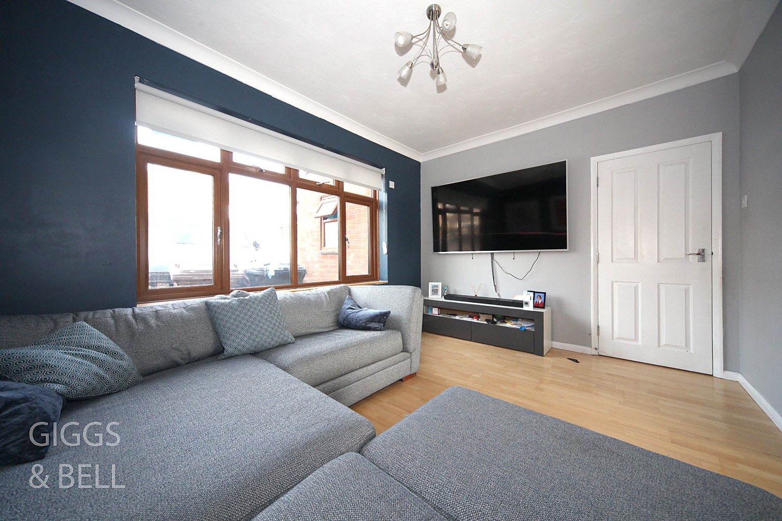 4 bed semi-detached house for sale in Bushmead Road 2