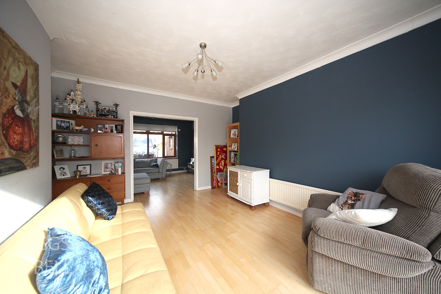 4 bed semi-detached house for sale in Bushmead Road  - Property Image 5