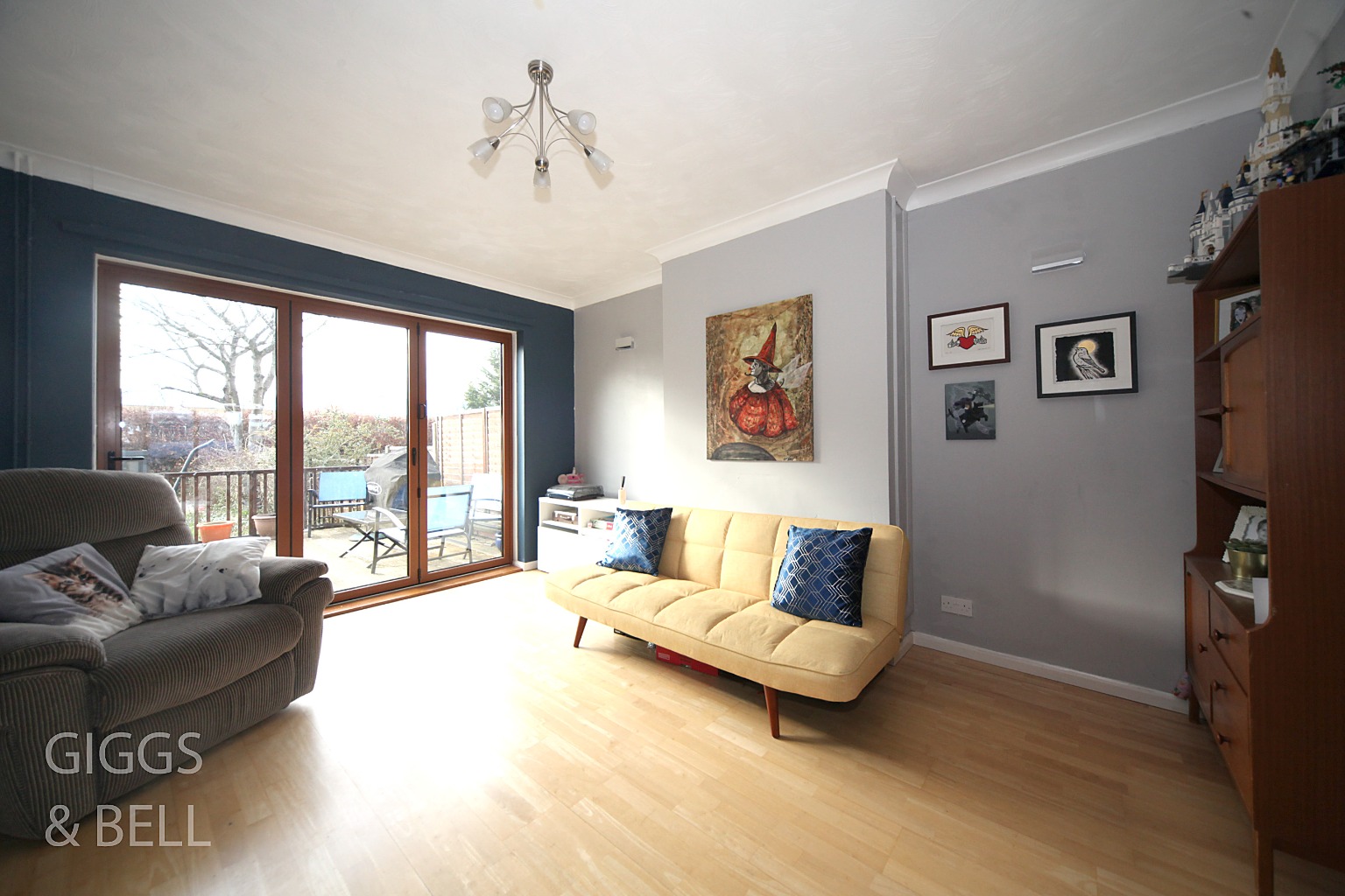 4 bed semi-detached house for sale in Bushmead Road  - Property Image 4