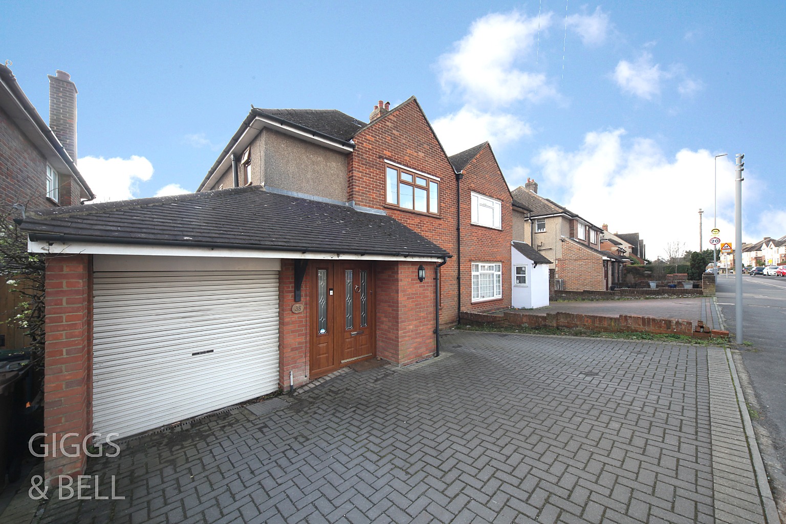 4 bed semi-detached house for sale in Bushmead Road  - Property Image 2