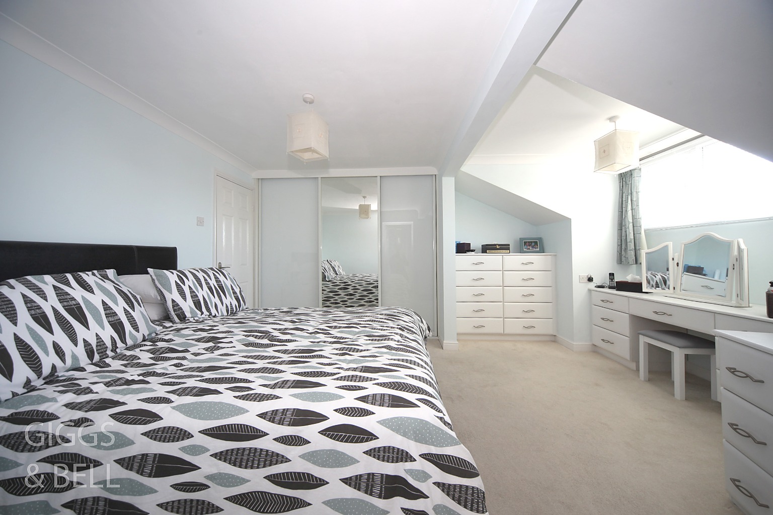 4 bed detached house for sale in Felstead Way, Luton  - Property Image 17