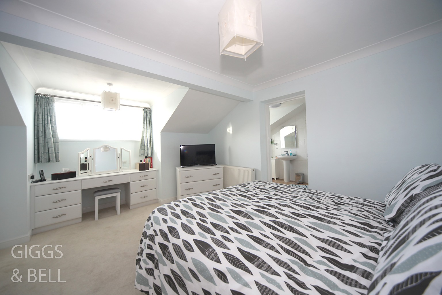 4 bed detached house for sale in Felstead Way, Luton  - Property Image 15