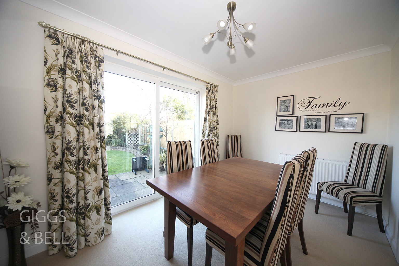 4 bed detached house for sale in Felstead Way, Luton  - Property Image 5