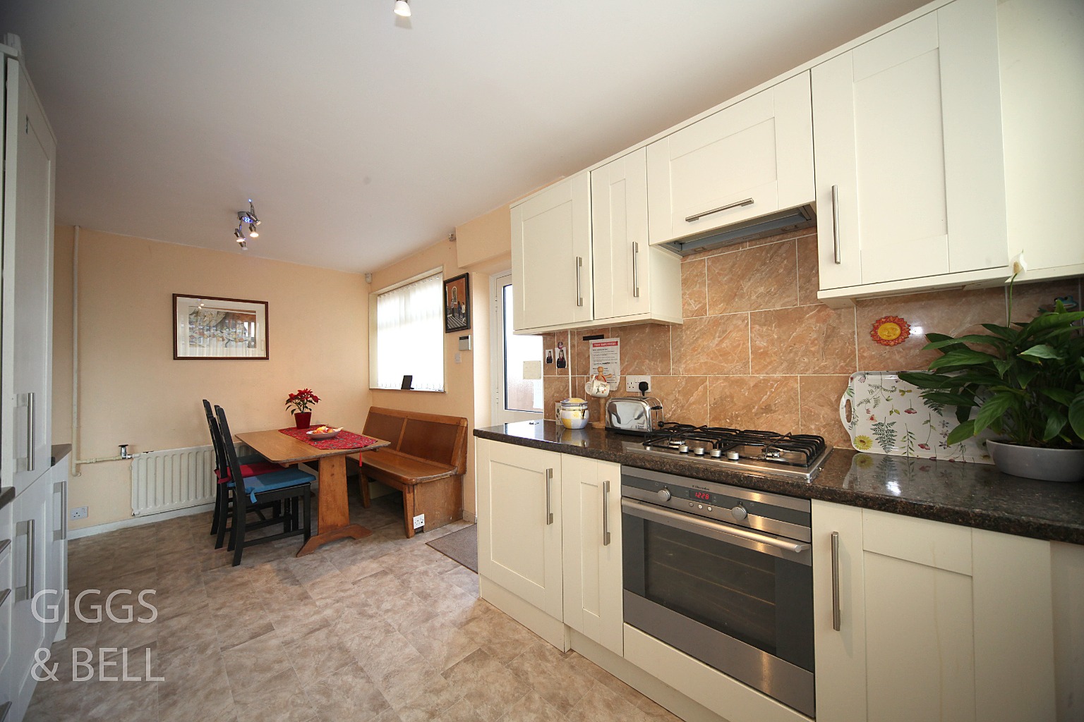 3 bed semi-detached house for sale in Stoneygate Road, Luton 6