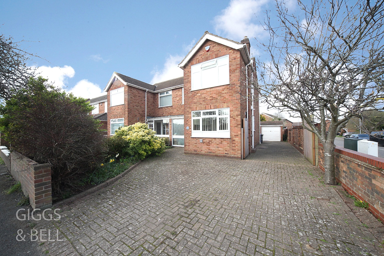 3 bed semi-detached house for sale in Stoneygate Road, Luton, LU4 