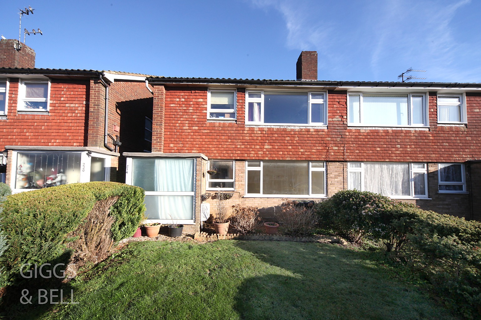 2 bed maisonette for sale in Birchen Grove, Luton 1