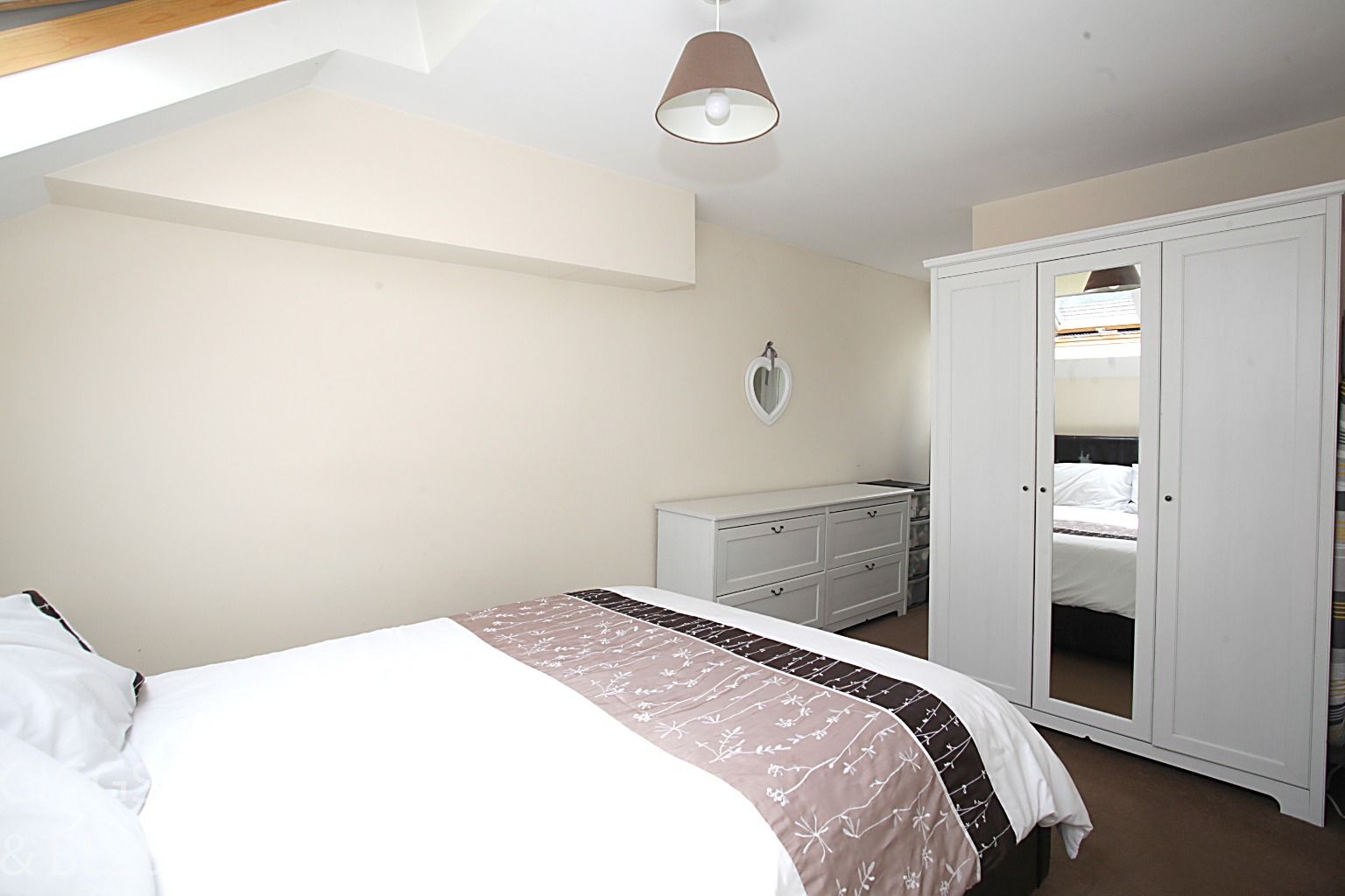 4 bed terraced house for sale in Russell Rise, Luton  - Property Image 9