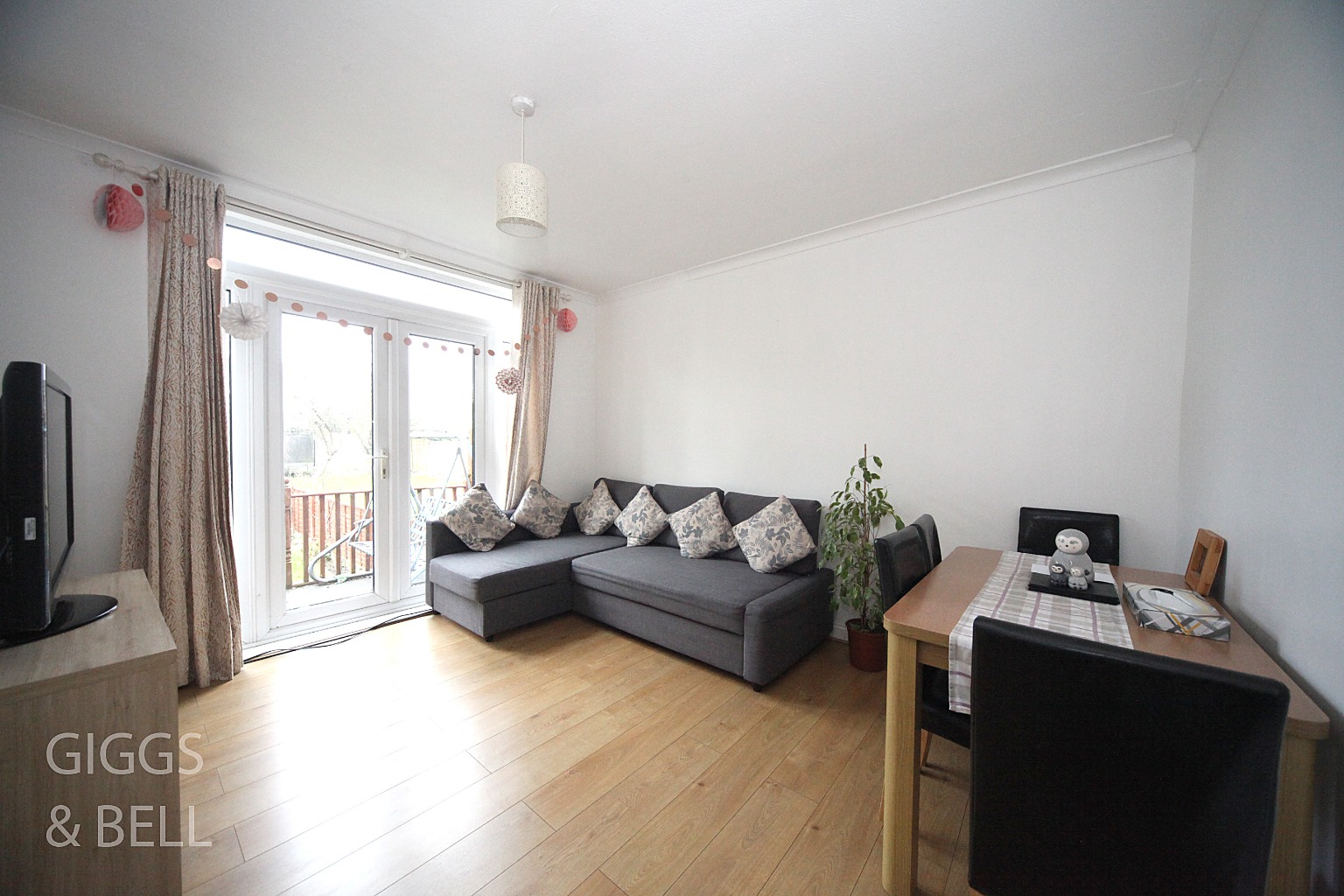 3 bed semi-detached house for sale in Felstead Close, Luton 4