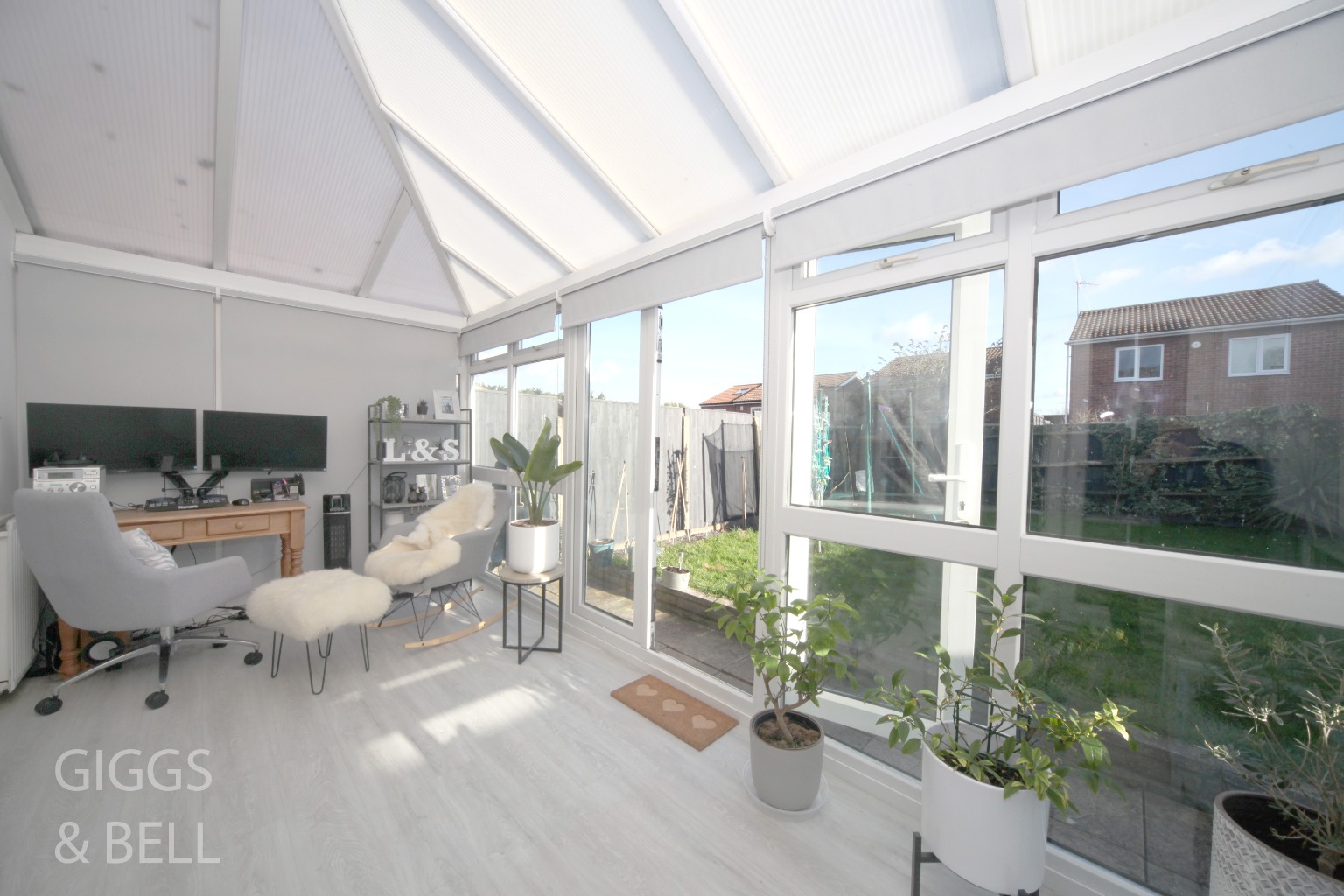 3 bed link detached house for sale in Raynham Way, Luton 7