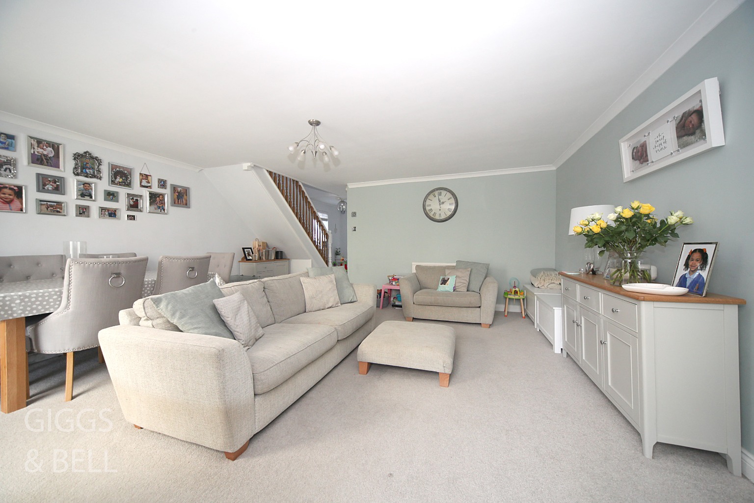 3 bed link detached house for sale in Raynham Way, Luton 3